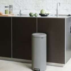 פח פדל 30 ליטר אפור בטון מינרלי Brabantia – NewIcon