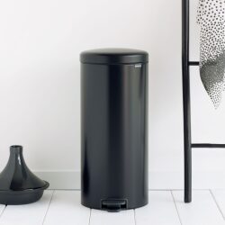 פח אשפה ברבנטיה, 30 ליטר, פדל – שחור מט Brabantia